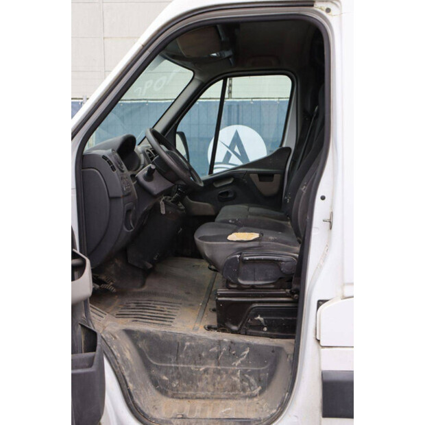 2018 رينو Master-44072874