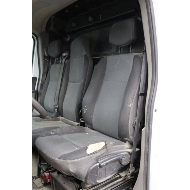 2018 رينو Master-44072875