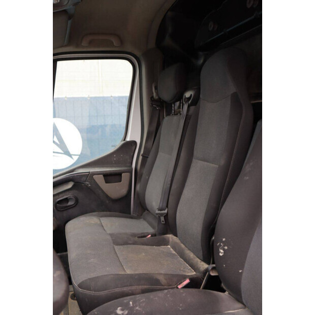 2018 رينو Master-44072876