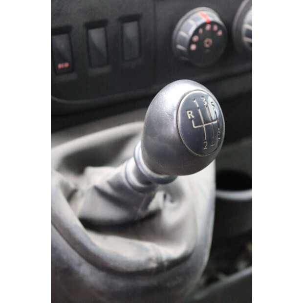 2018 رينو Master-44072882