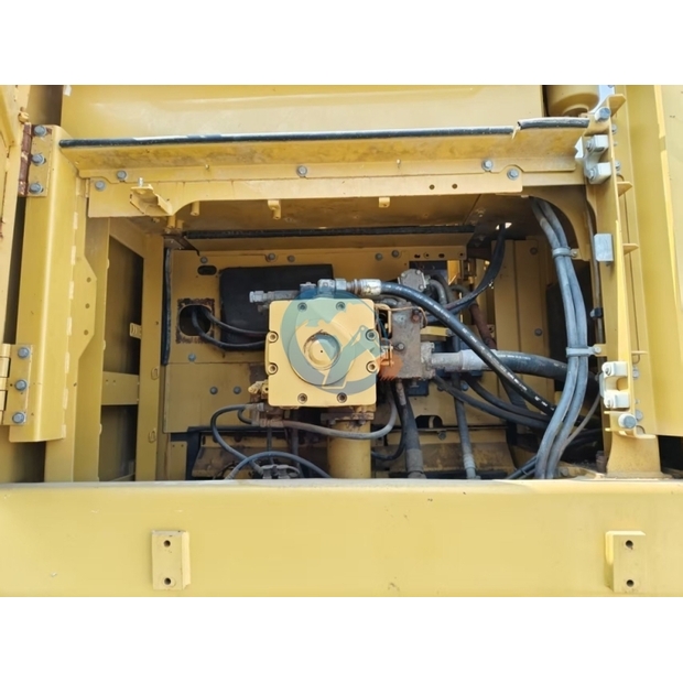 Caterpillar 390D-44080136