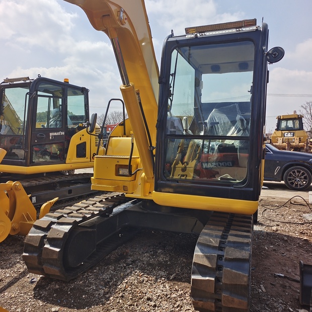 2023 Komatsu PC70-44086910