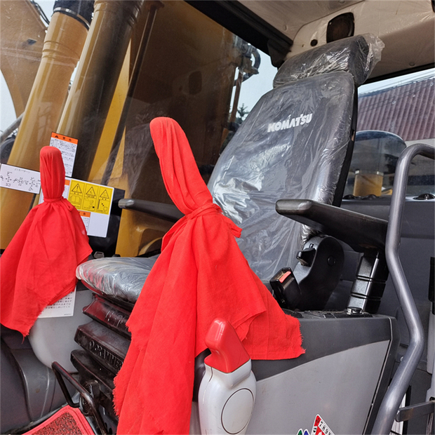 2023 Komatsu PC200-8-44087948