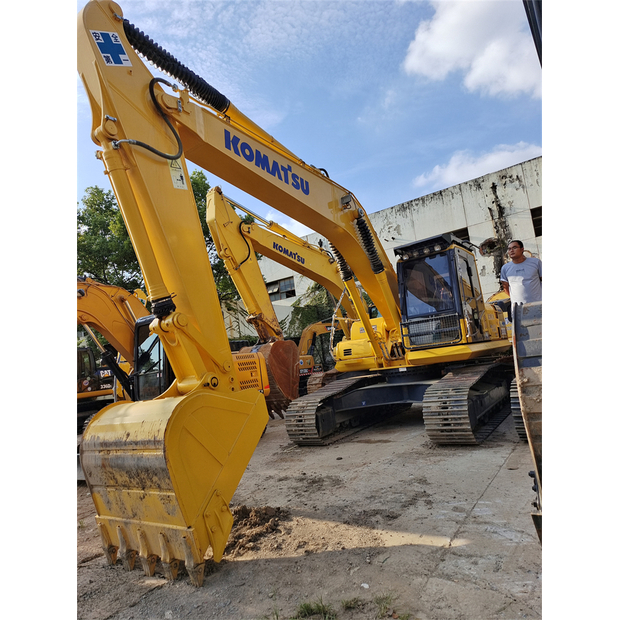 2023 Komatsu PC200-8-44087954