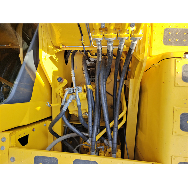 2023 Komatsu PC200-8-44087955