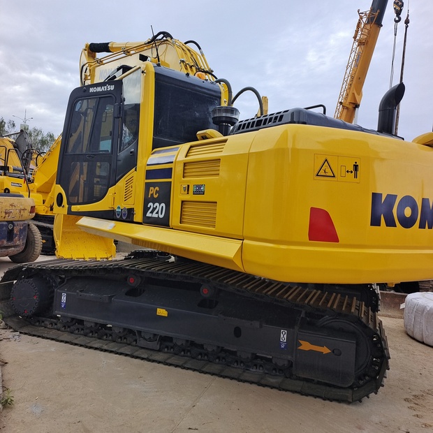 2023 Komatsu PC220-8-44088032