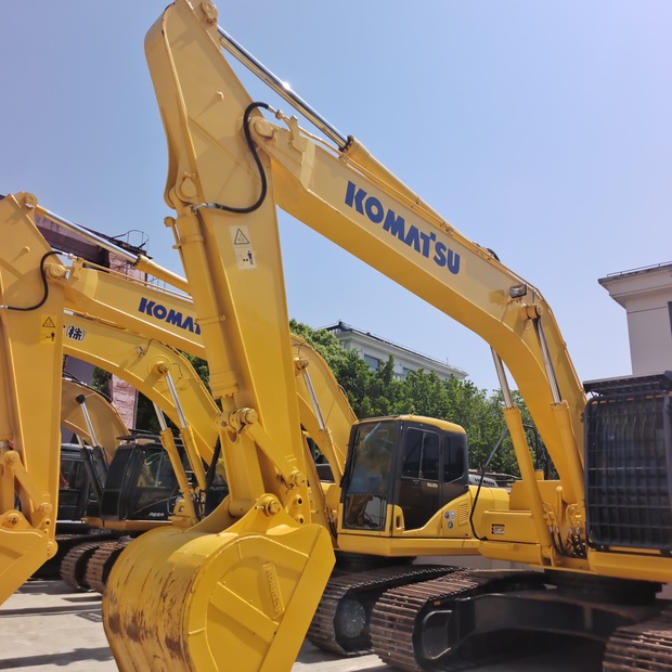 2023 Komatsu PC240LC-8-44089032