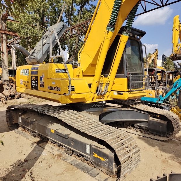 2023 كوماتسو PC240LC-8-44089076