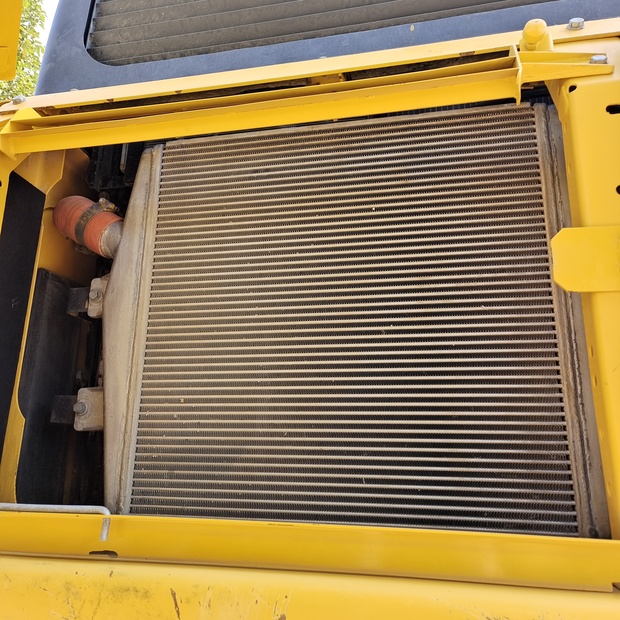 2023 Komatsu PC400-8R-44089601