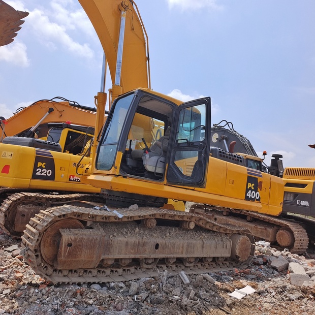 2023 Komatsu PC400-8R-44089607