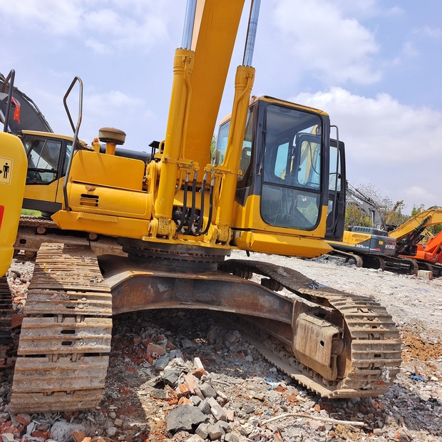 2023 Komatsu PC400-8R-44089610