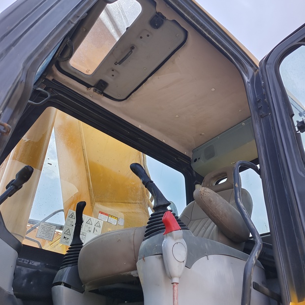 2023 Komatsu PC400-8R-44089612