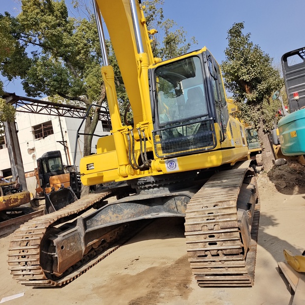 2023 Komatsu PC400-8R-44089618