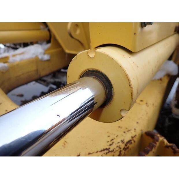 2017 Komatsu D37PX-23-44091179