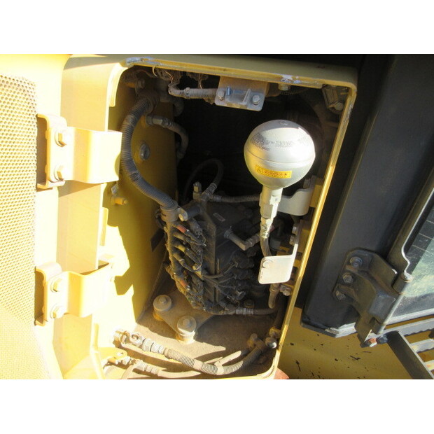 2014 Komatsu D61PX-23-44091446