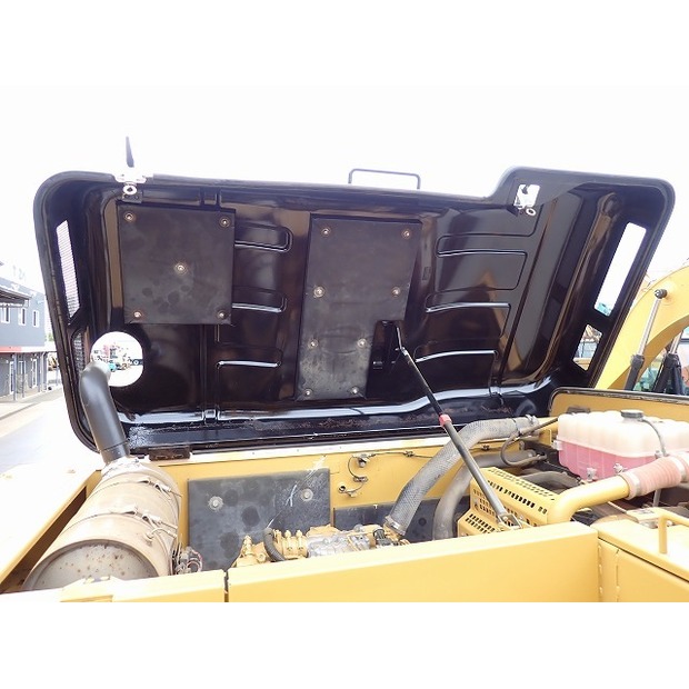 2016 كاتربيلر 320E-SXE-44091596