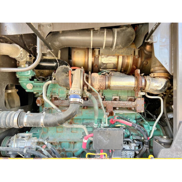 2013 فولفو G946B-44092356