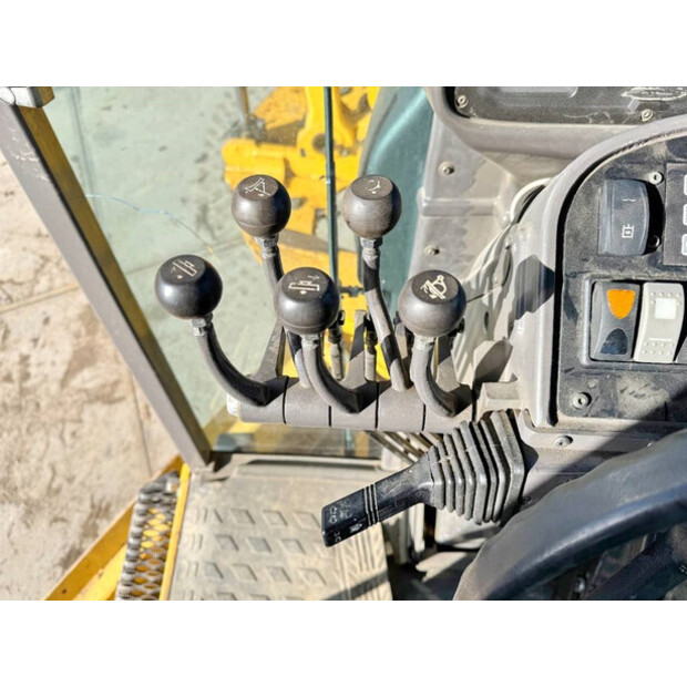 2014 فولفو G960B-44092365