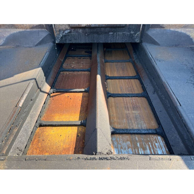 2015 فولفو P7820C-44092479