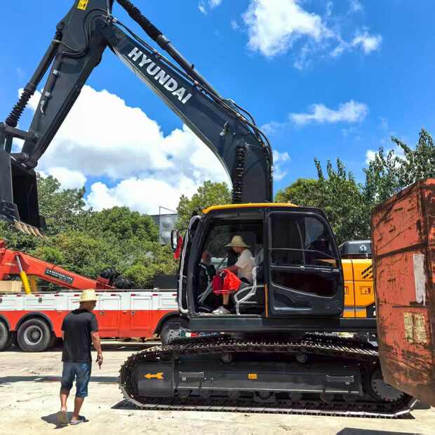 2021 Hyundai R220-44094189