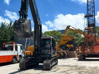 صورة ل حفارات مجنزرة 2021 هيونداي R220