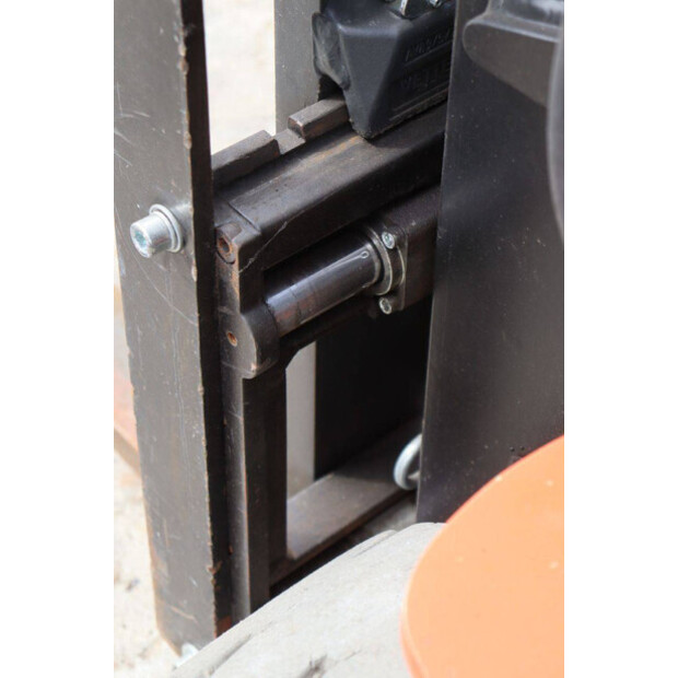 2016 Toyota 8FBEK18T-44096352