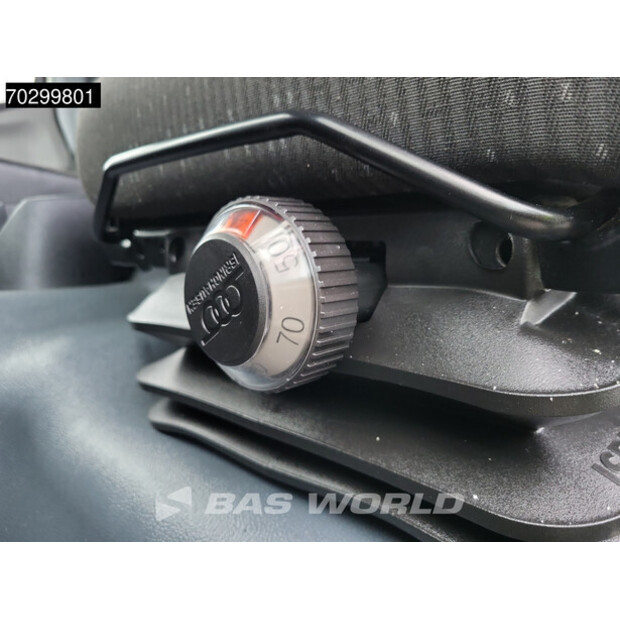 2020 ميتسوبيشي 7C18-44097736