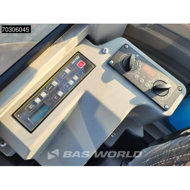 2024 كاتربيلر 302.7-44098780