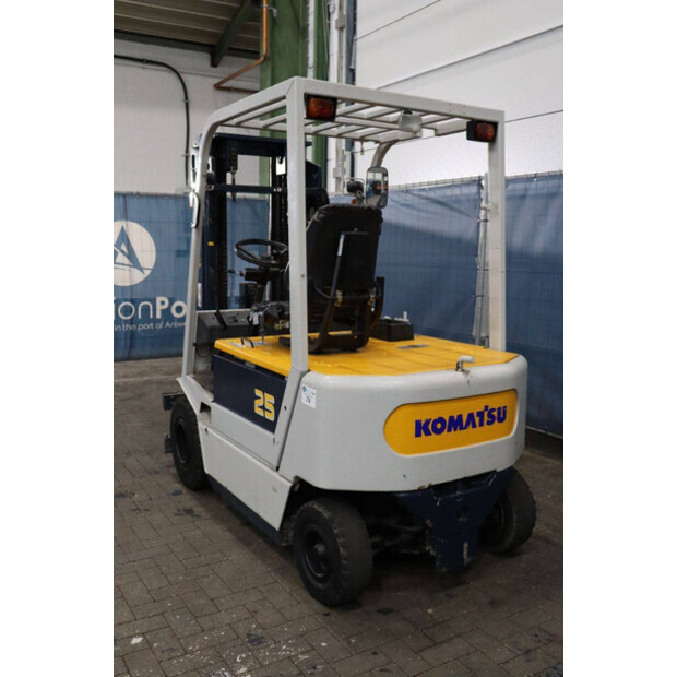 1994 كوماتسو FB25H-1E-44099241