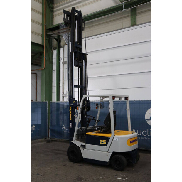 1994 كوماتسو FB25H-1E-44099278