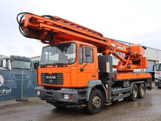 صورة ل شاحنات الرافعات 2002 مان 26.364