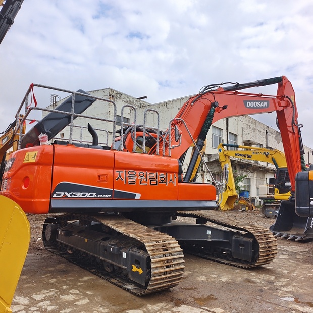 2023 Doosan DH300LC-44116822