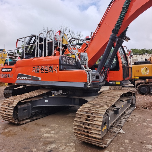 2023 Doosan DH300LC-44116824
