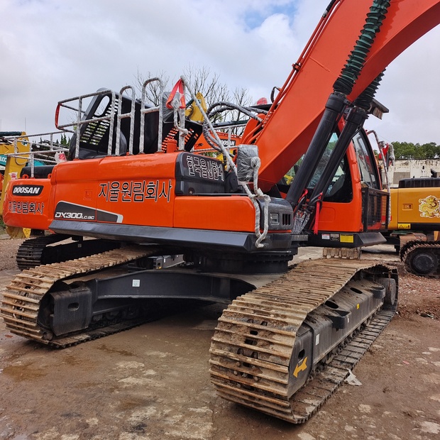 2023 Doosan DH300LC-44116825