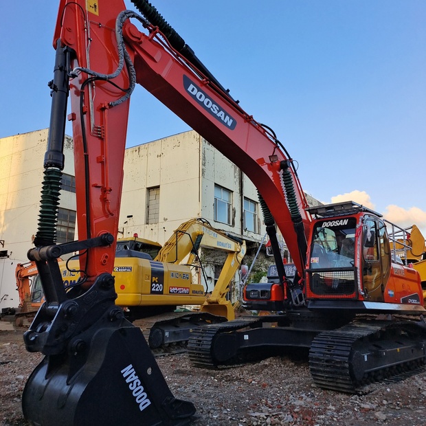 2023 دووسان DH300LC-44116832