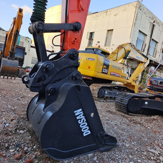 2023 دووسان DH300LC-44116833