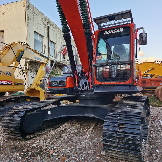 2023 دووسان DH300LC-44116834