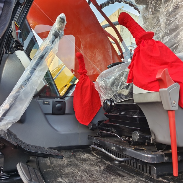 2023 دووسان DH300LC-44116837