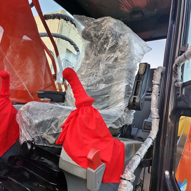 2023 دووسان DH300LC-44116838