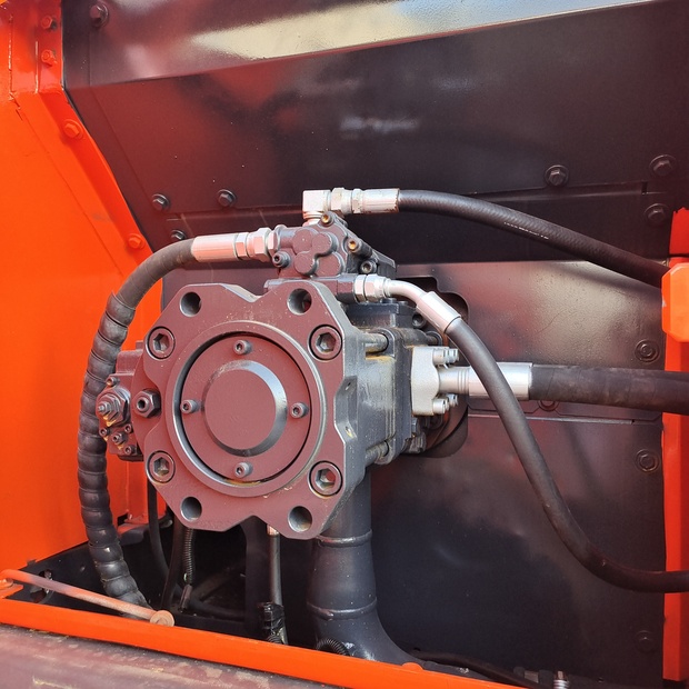 2023 دووسان DH300LC-44116840