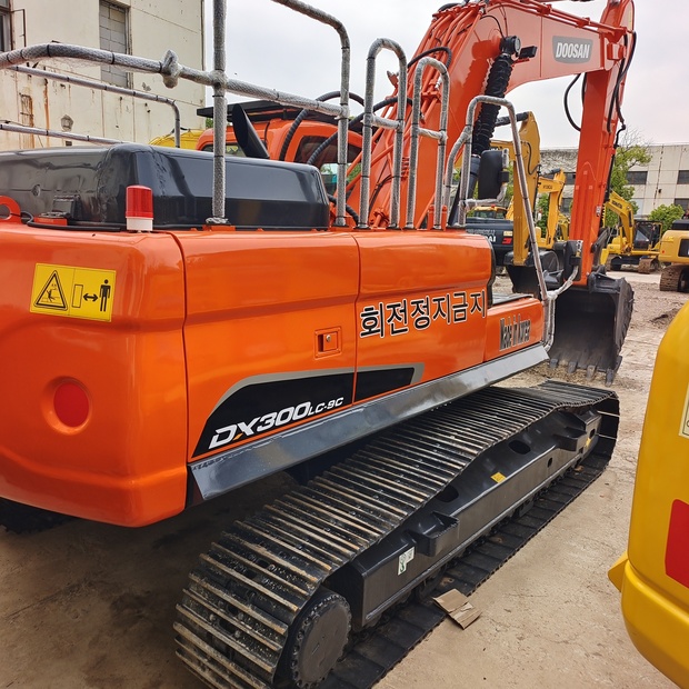 2023 Doosan DX300-44117514