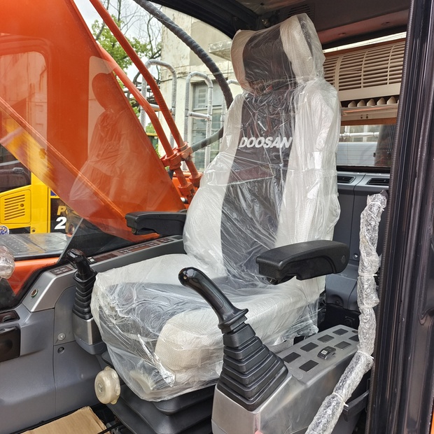 2023 Doosan DX300-44117516