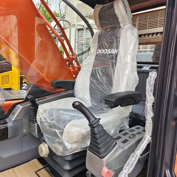 2023 Doosan DX300-44117517