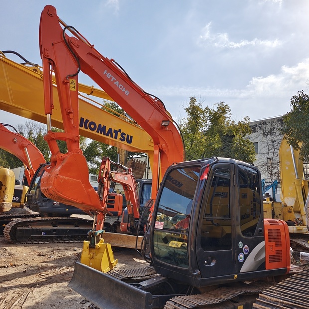 2023 هيتاشى ZAXIS60-44117882