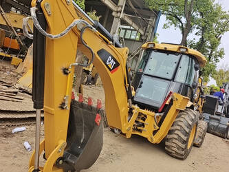 صورة ل لوادر حفارة 2024 كاتربيلر 416F