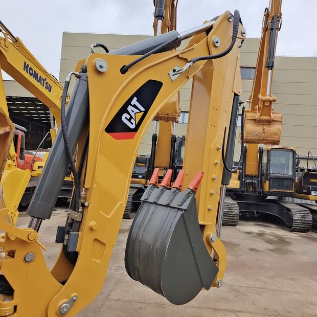 2024 Caterpillar 428F-44118561