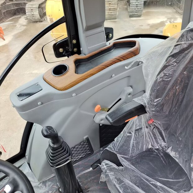 2024 Caterpillar 428F-44118562