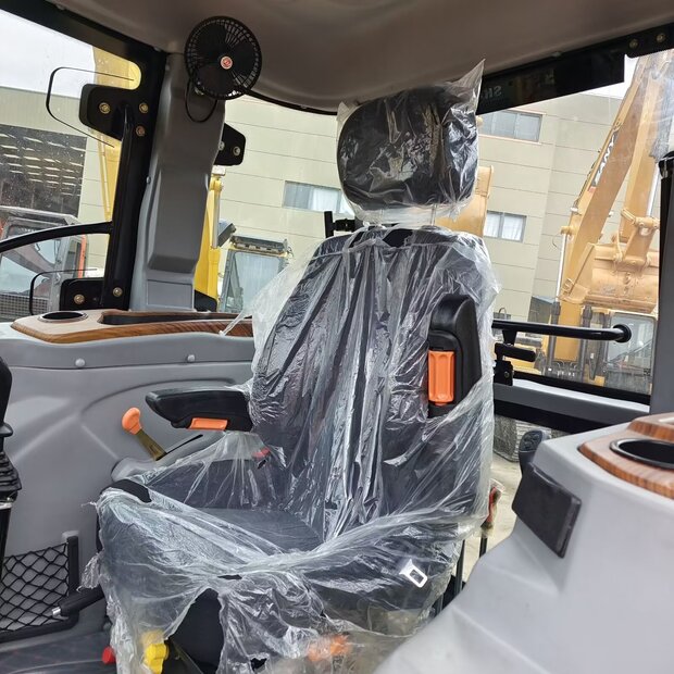 2024 Caterpillar 428F-44118564