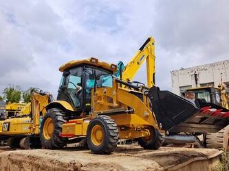 صورة ل لوادر حفارة 2024 كاتربيلر 420F