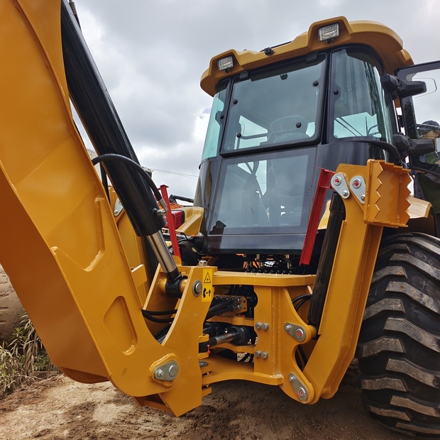 2024 Caterpillar 420F-44118572